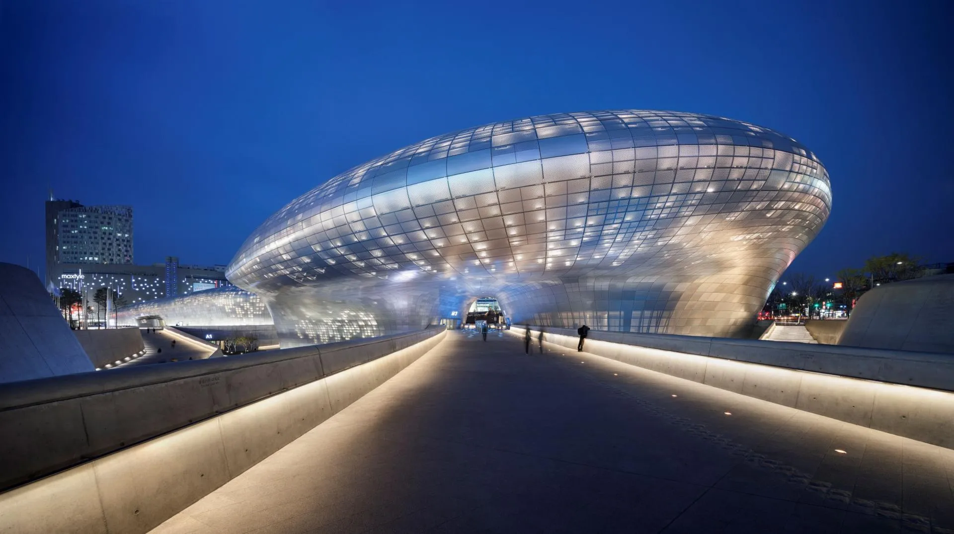 동대문디자인플라자 / トンデムン ディジャインプルラジャ 